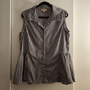 DG2 Diane Gilman Women's Black and Geay Striped Sleeveless Shirt
